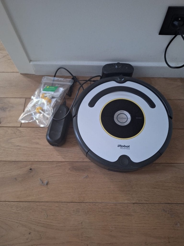 iRobot Roomba 620, Electroménager, Aspirateurs, Sans fil, IRobot, Réservoir, Enlèvement