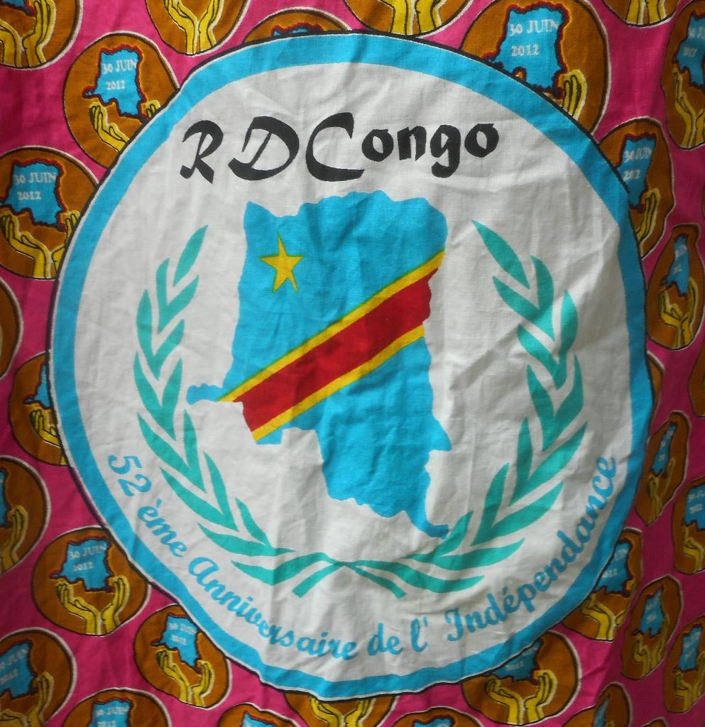 RDC - ROBE A MOTIFS 52EME ANNIVERSAIRE DE L'INDEPENDANCE, Collections, Envoi, Autres, Vêtements ou Chaussures