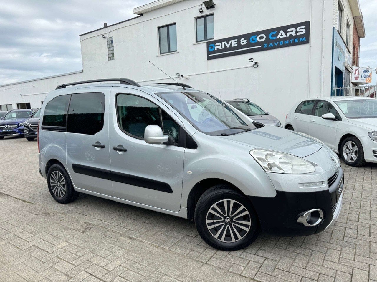 Peugeot Partner Tepee Outdoor 1.6 e-HDi - Airco - 92PK, Auto's, Voorwielaandrijving, Euro 5, Gebruikt, Zwart