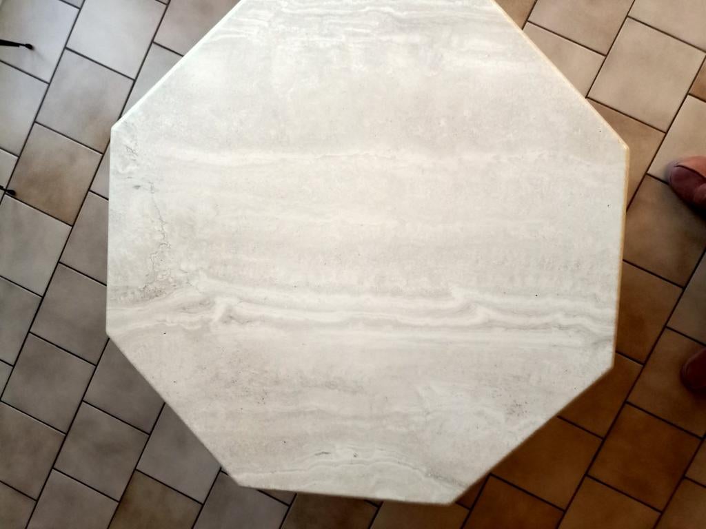 Table de salon beige 90cm en travertin hexagonale