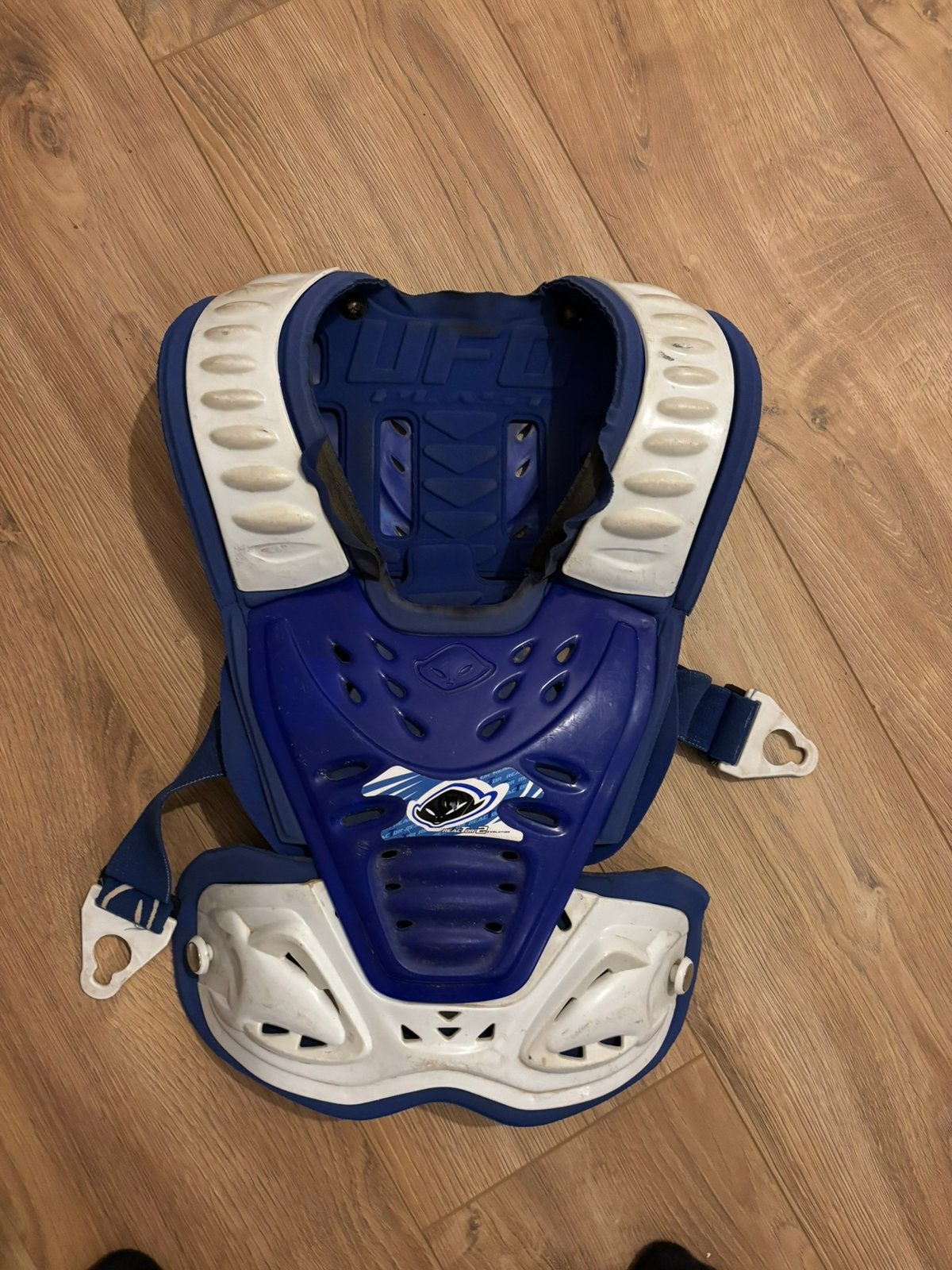 Harnas / bodyprotector ufo, Ophalen