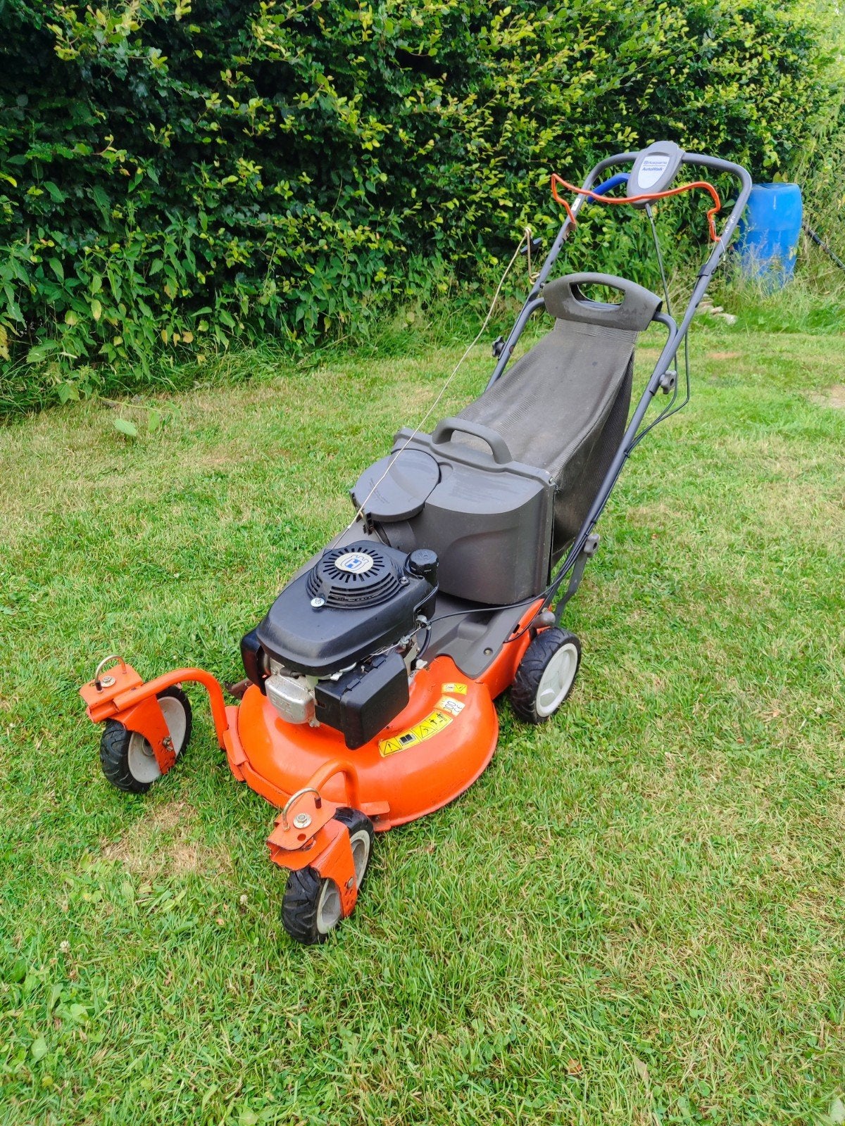 Tondeuse Husqvarna série R 152SV, Vitesses, Husqvarna, Tondeuses à gazon à essence, Comme neuf