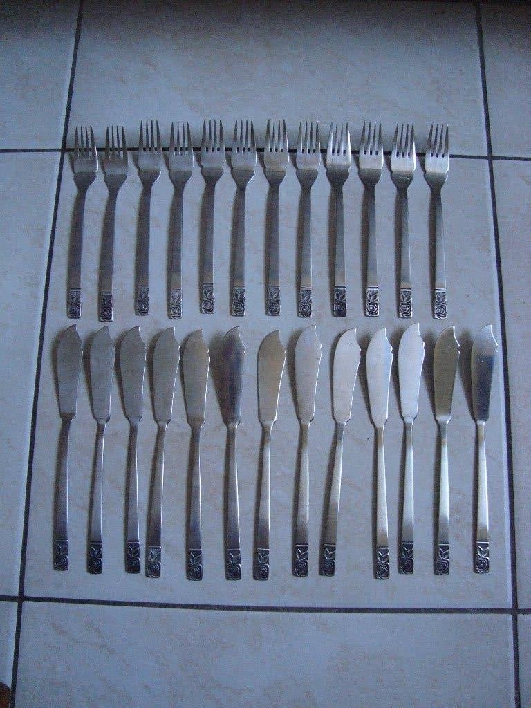 25 couverts vintage shell années 70' - 80', Maison & Meubles, Enlèvement, Comme neuf, Inox ou Chrome, Set de couverts