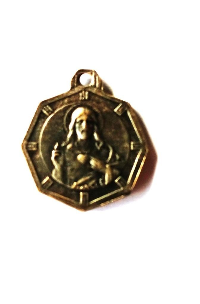 Religieuse medaille, Enlèvement