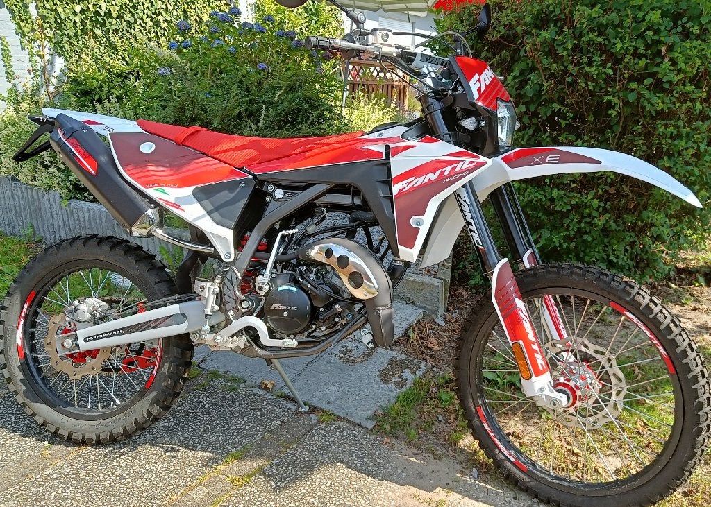 Version Fantic XE Enduro Performance avec 0 km ! ! ! 2900€ !, Vélos & Vélomoteurs, Cyclomoteurs | Cyclomoteurs de cross, Neuf