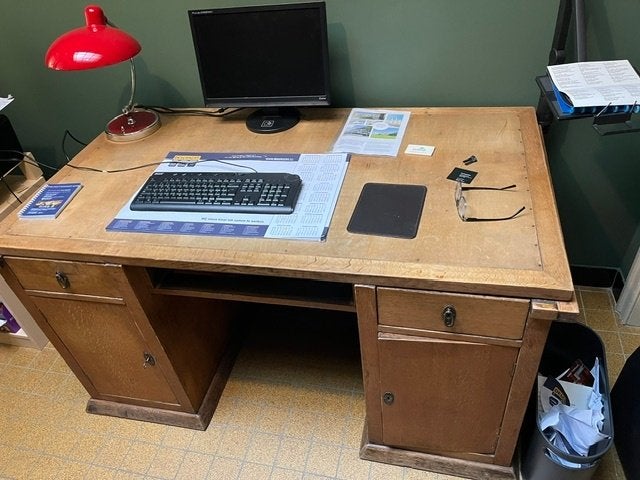 bureau, Met lades, Gebruikt, Hout, Bruin