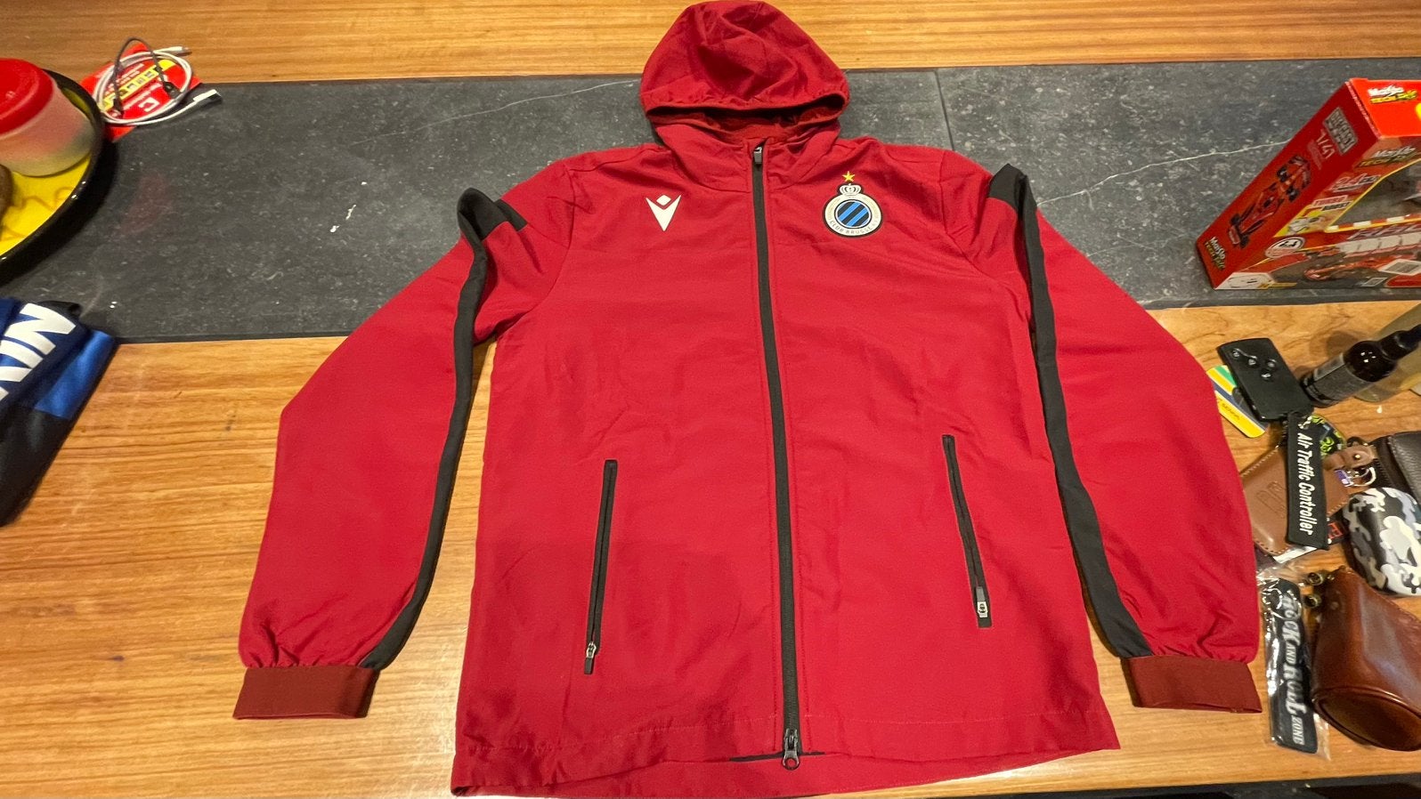 Belle veste de pluie d'entraînement Club Brugge - petite, Taille S, Enlèvement ou Envoi, Comme neuf
