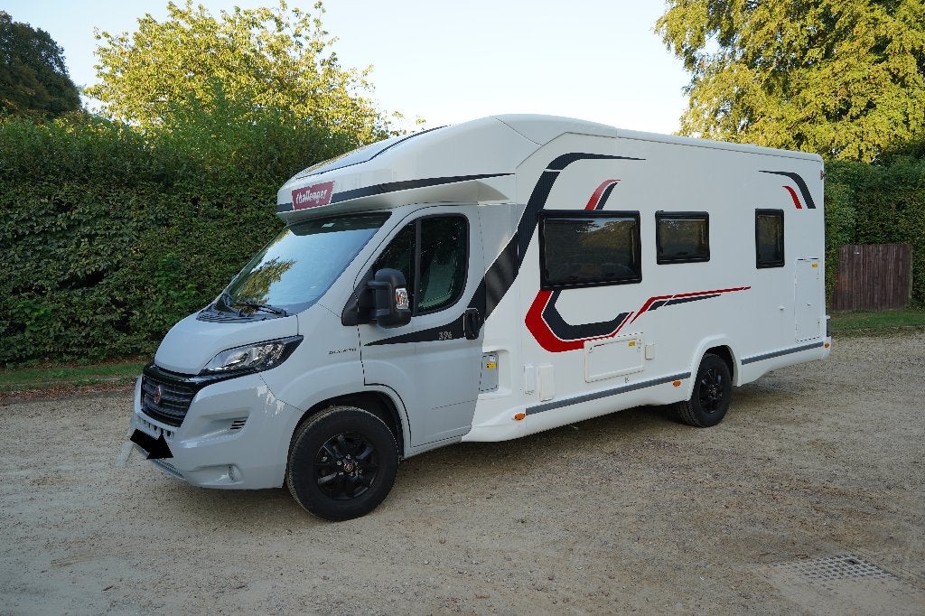 Camper Challenger 396 Premium, 17000km, Caravans en Kamperen, Mobilhomes, Chemisch toilet, Fiat, ABS, 7 tot 8 meter