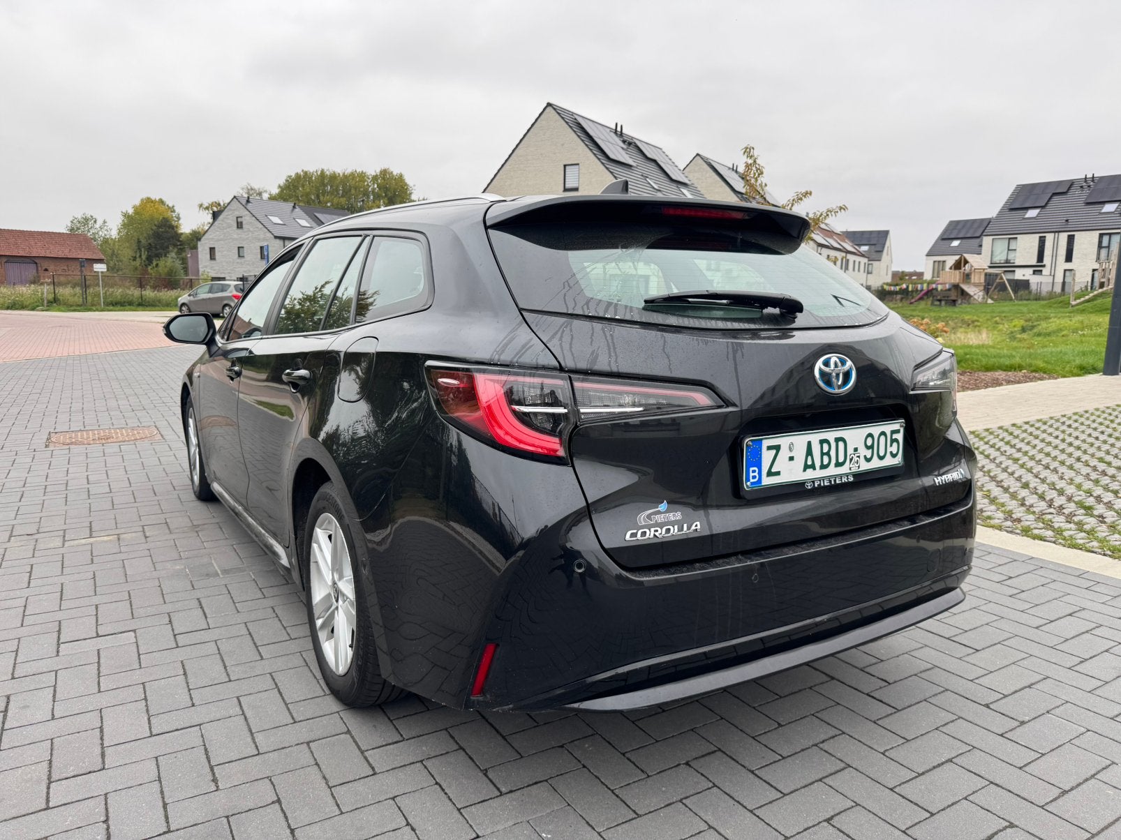TOYOTA COROLLA TOURING 1.8 HYBRIDE/EURO 6D/ VOLLEDIGE OPTIE, Auto's, Euro 6, Corolla, Zwart, Bedrijf