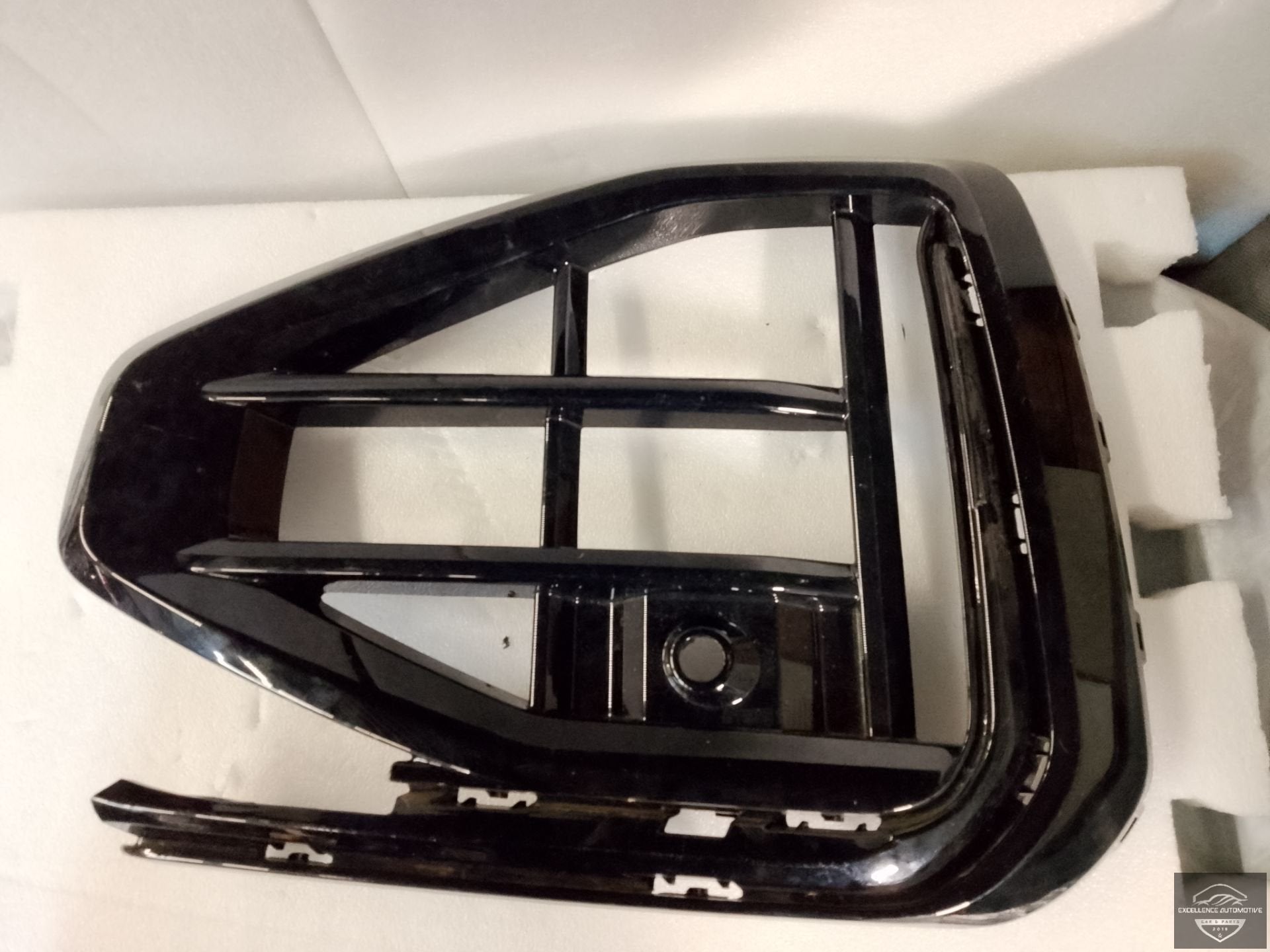 VW Touareg 760 R-Line 2018+ Bumper Rooster Links 760853665K, Gebruikt, Volkswagen, Volkswagen AG, Links