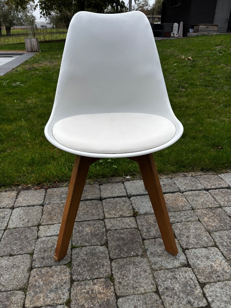 4 eetstoelen stijlvol en modern, Ophalen, Kunststof, Gebruikt, Wit