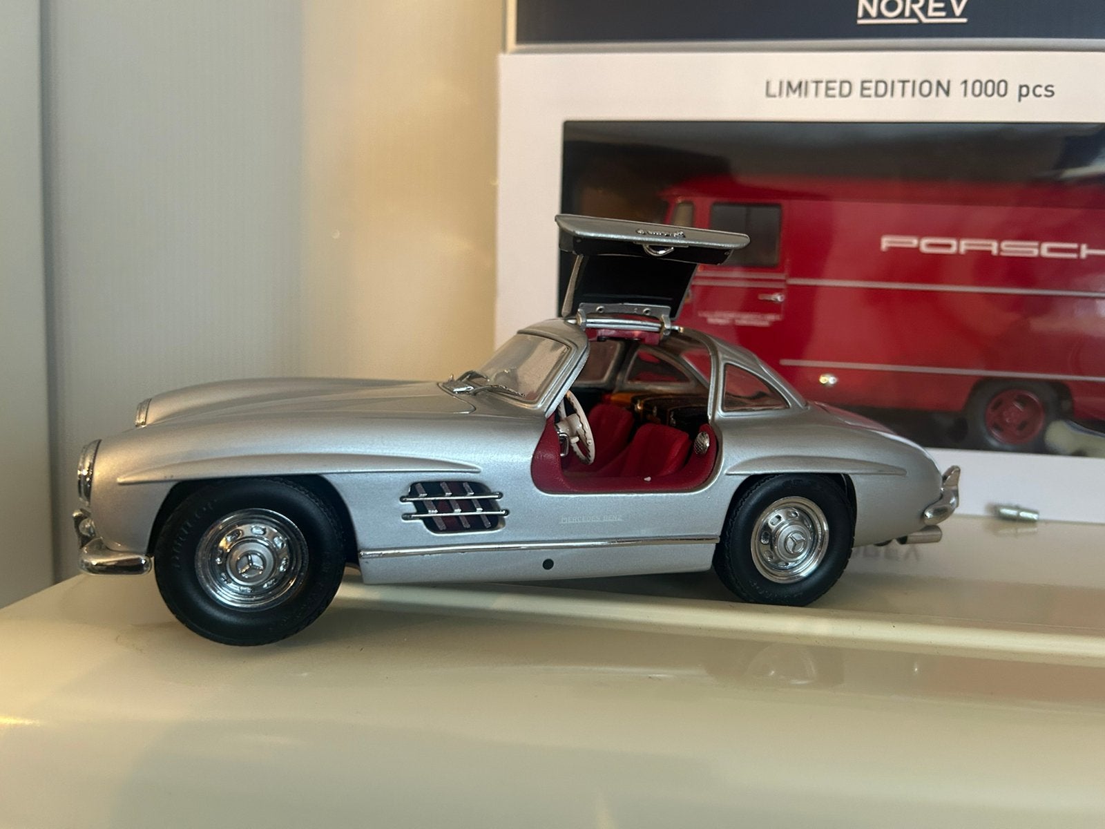Mercedes 300 sl koyosho sans boîte, Hobby & Loisirs créatifs, Enlèvement ou Envoi, Comme neuf