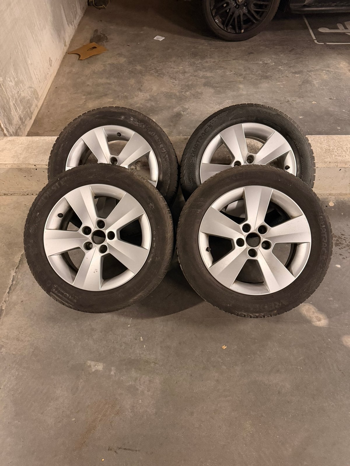 Jante 185/60R15 polo ,seat, sqoda et autres, Enlèvement, 4 Saisons, Pneu(s)