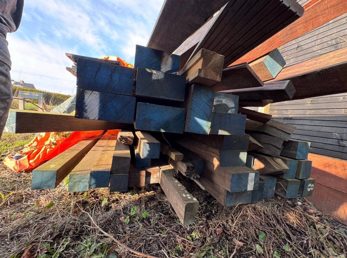 Diverse Azobe Hardhout: Liggers en Palen - Ongeschaafd, Doe-het-zelf en Bouw, Hout en Planken, Ophalen, Zo goed als nieuw