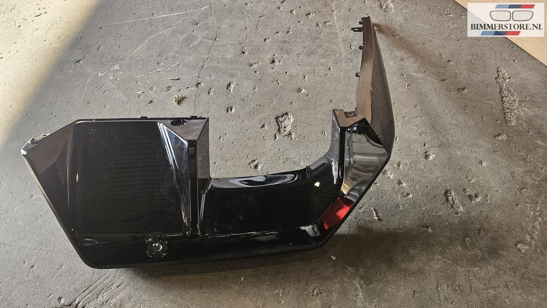 Diffuser zwart onderzijde achterbumper links BMW 5 serie G90, Auto-onderdelen, -, Nieuw, Ophalen of Verzenden, Achter