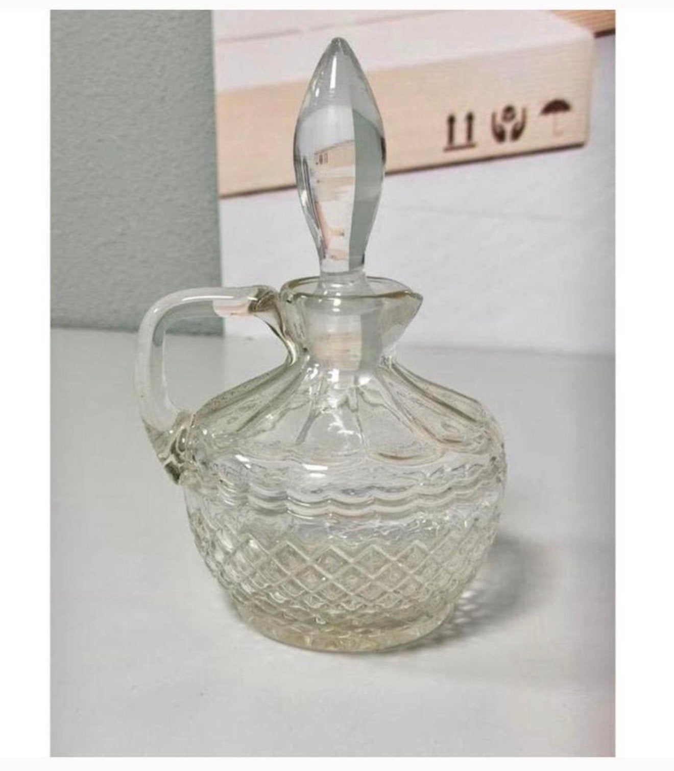 Vintage geslepen glazen kan met stop decoratieve glas karaf, Antiek en Kunst, Antiek | Glaswerk en Kristal, Ophalen of Verzenden