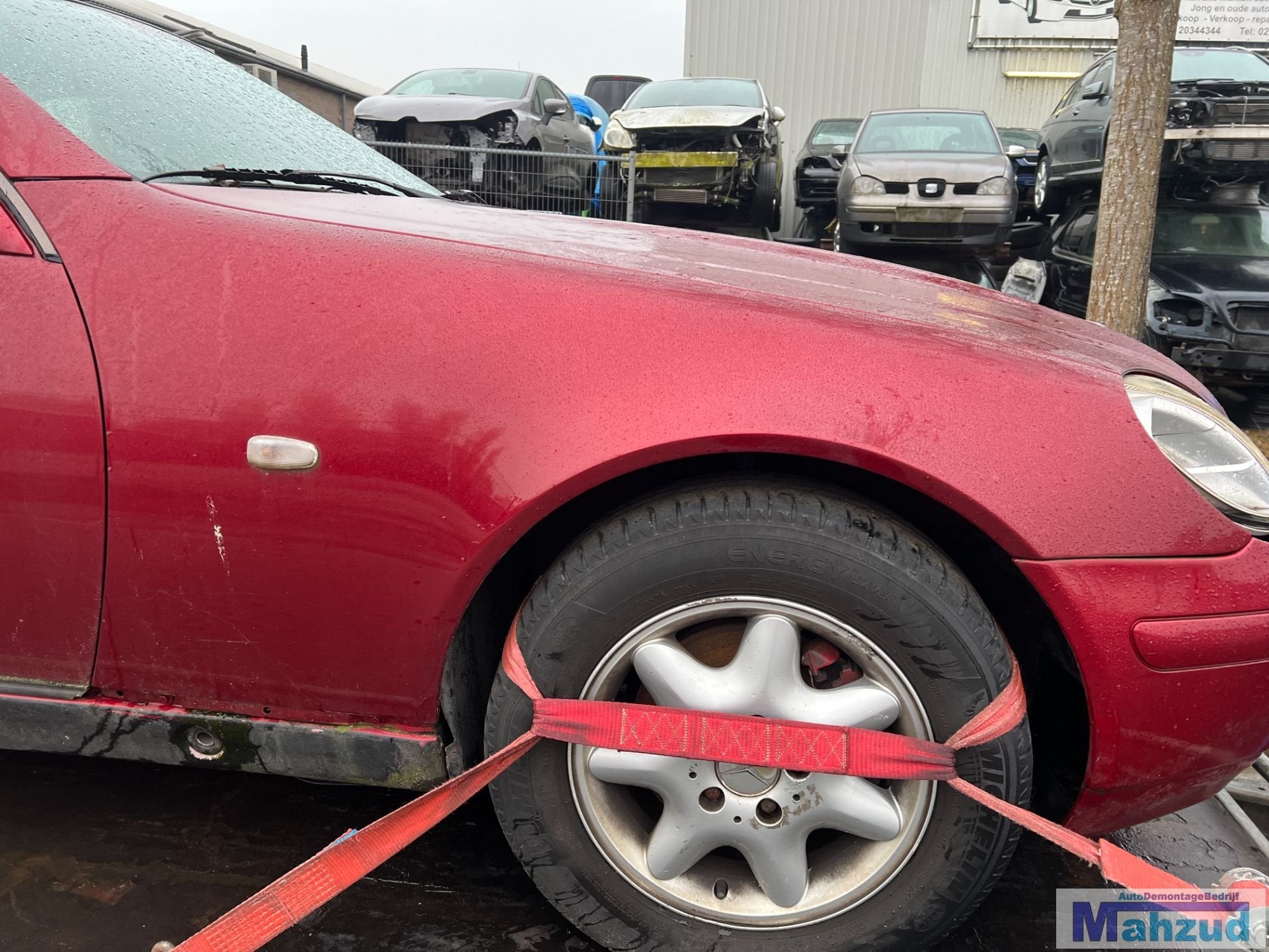 Aile avant droite rouge H582 pour MERCEDES SLK R170 (1996-20, Mercedes-Benz AG, Mercedes-Benz, Utilisé, Mercedesstrasse 120
70372  Stuttgart, DE