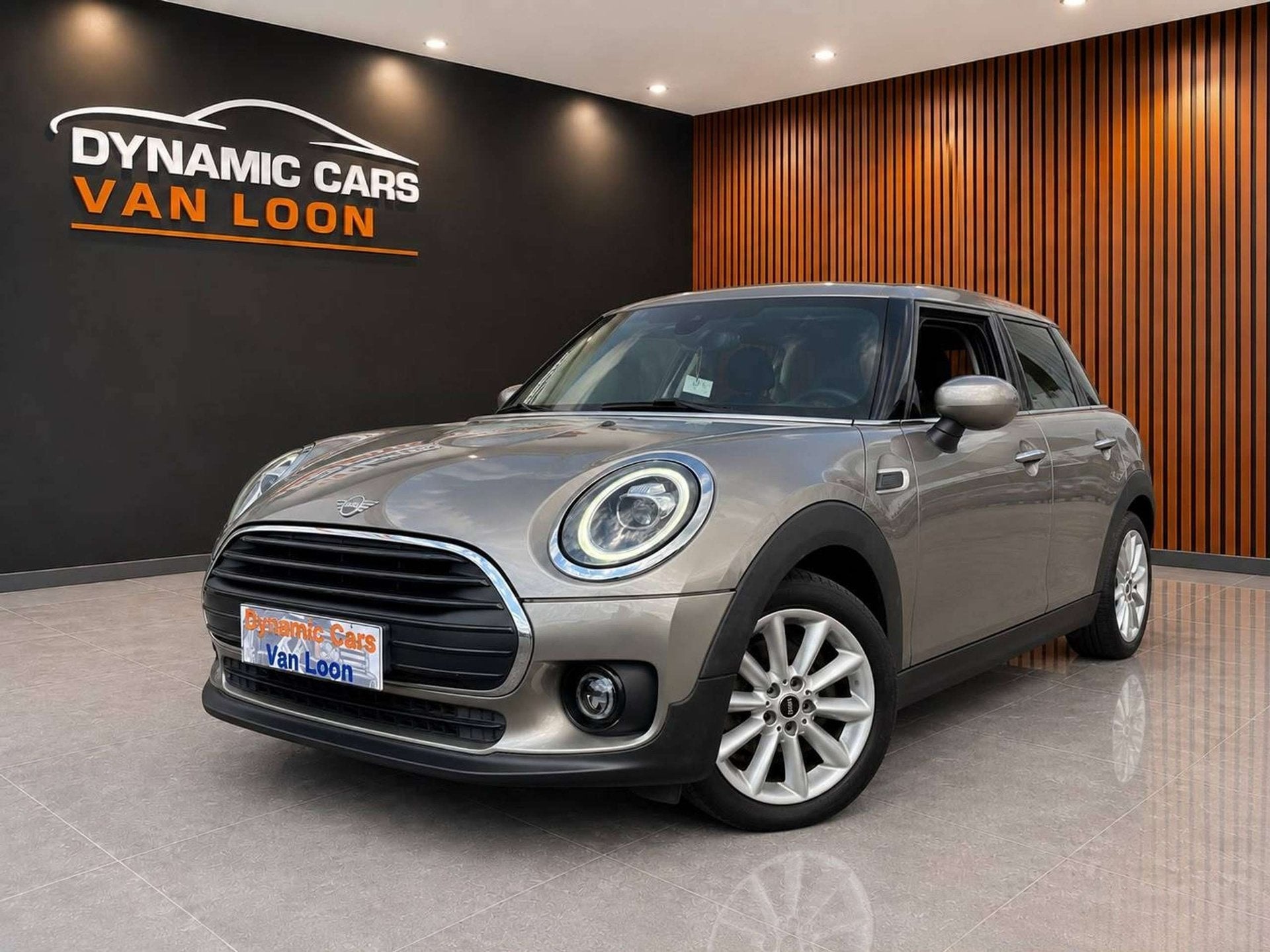 MINI One Clubman 1.5i 102Pk Automaat Cruise airco Pdc Carpla, Autos, Mini, https://public.car-pass.be/vhr/cee4899e-3b0c-4dbe-aa7e-710907c4843b