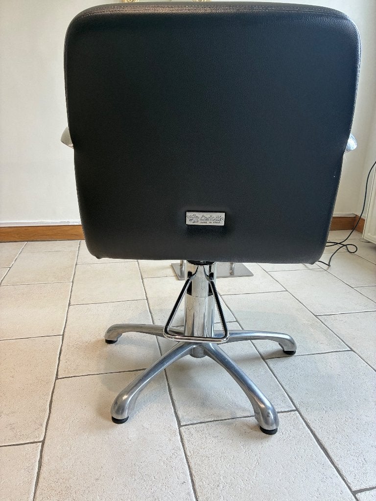 Degelijke kapperstoelen, Ophalen, Kunststof, Zwart, Zo goed als nieuw