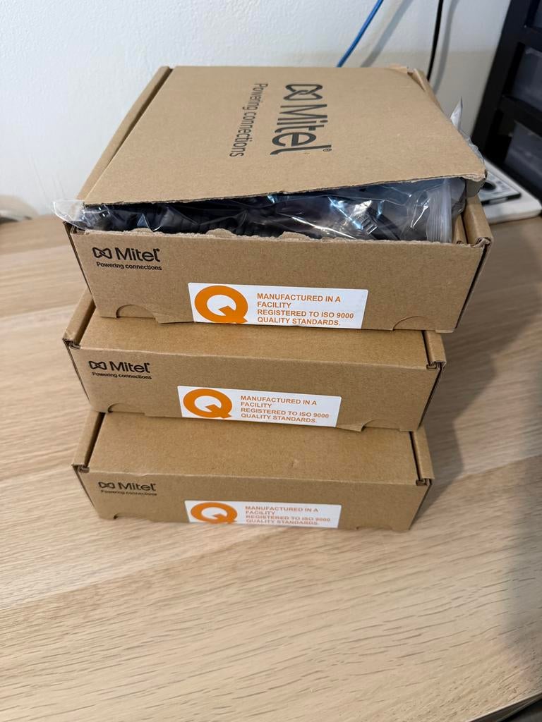 Lot de 3 téléphones IP Mitel 6865i neufs – jamais utilisés, Telecommunicatie, Vaste telefoons | Niet Draadloos, Ophalen of Verzenden