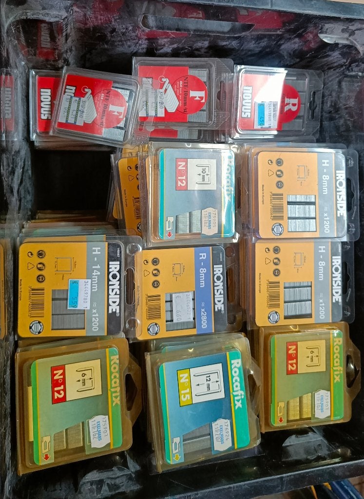 Partij van 122 pakjes nietjes, Diversen, Ophalen, Nieuw