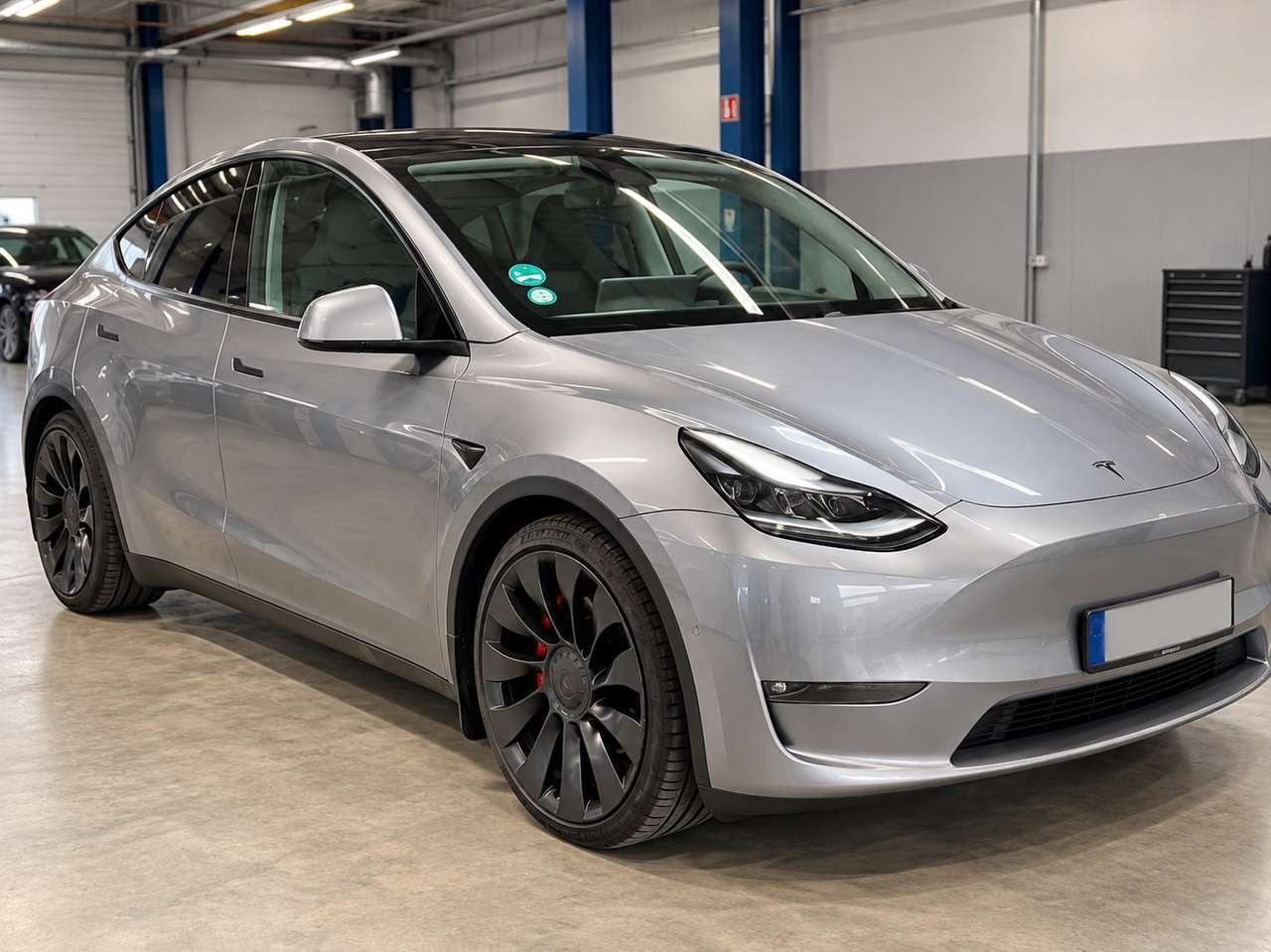 Tesla Model Y Performance - AWD- FSD - 21wheels- Quicksilver, 0 kg, Argent ou Gris, 395 kW, 0 kg