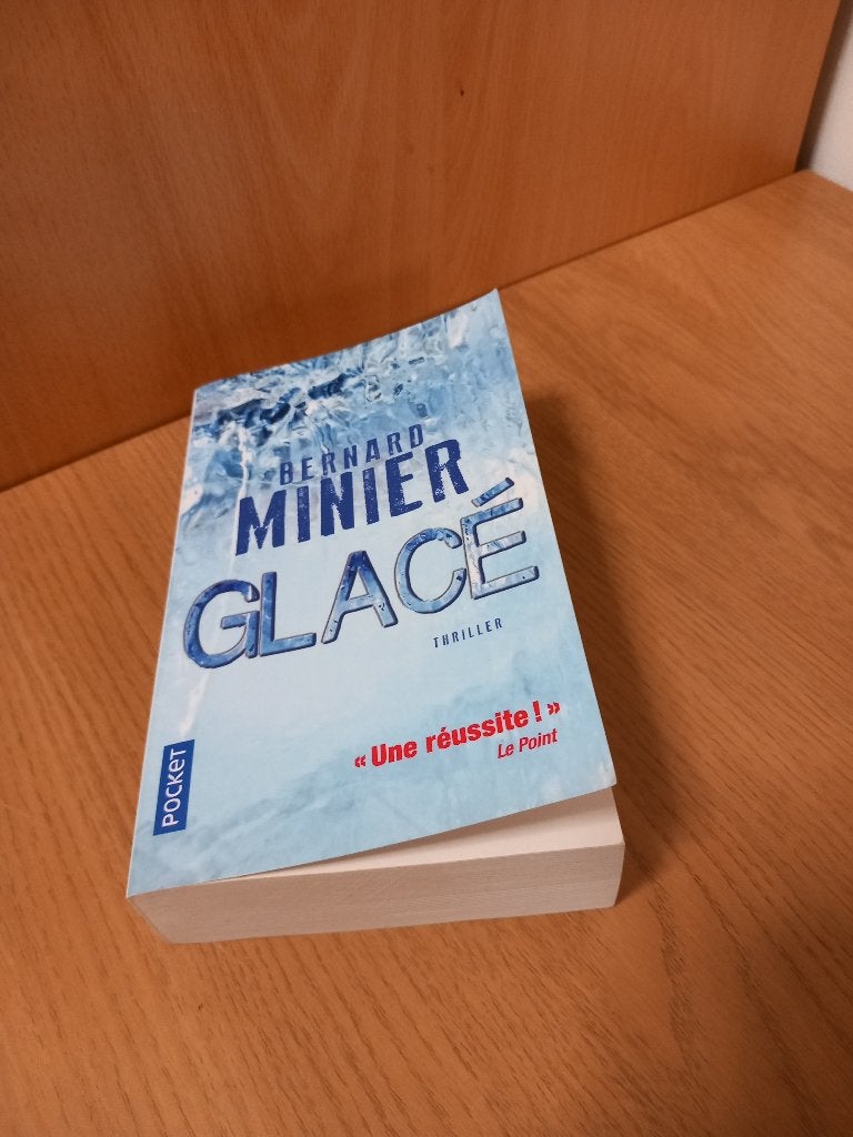 Bernard Minier - Glacé - Imprimé en 2022 - Édition 2012, Boeken, Ophalen, Tv-bewerking, Bernard Minier, Zo goed als nieuw