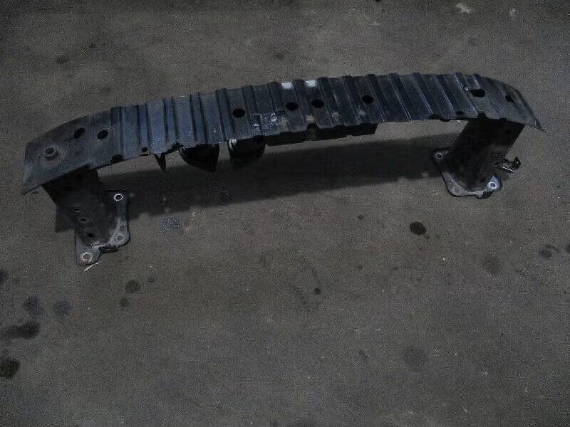 BUMPERBALK VOOR Ford Focus 2 (8v41-s10492-aa), Henry-Ford-Straße 1 50735 Köln, DE, Ford-Werke GmbH, Enlèvement ou Envoi, Pare-chocs