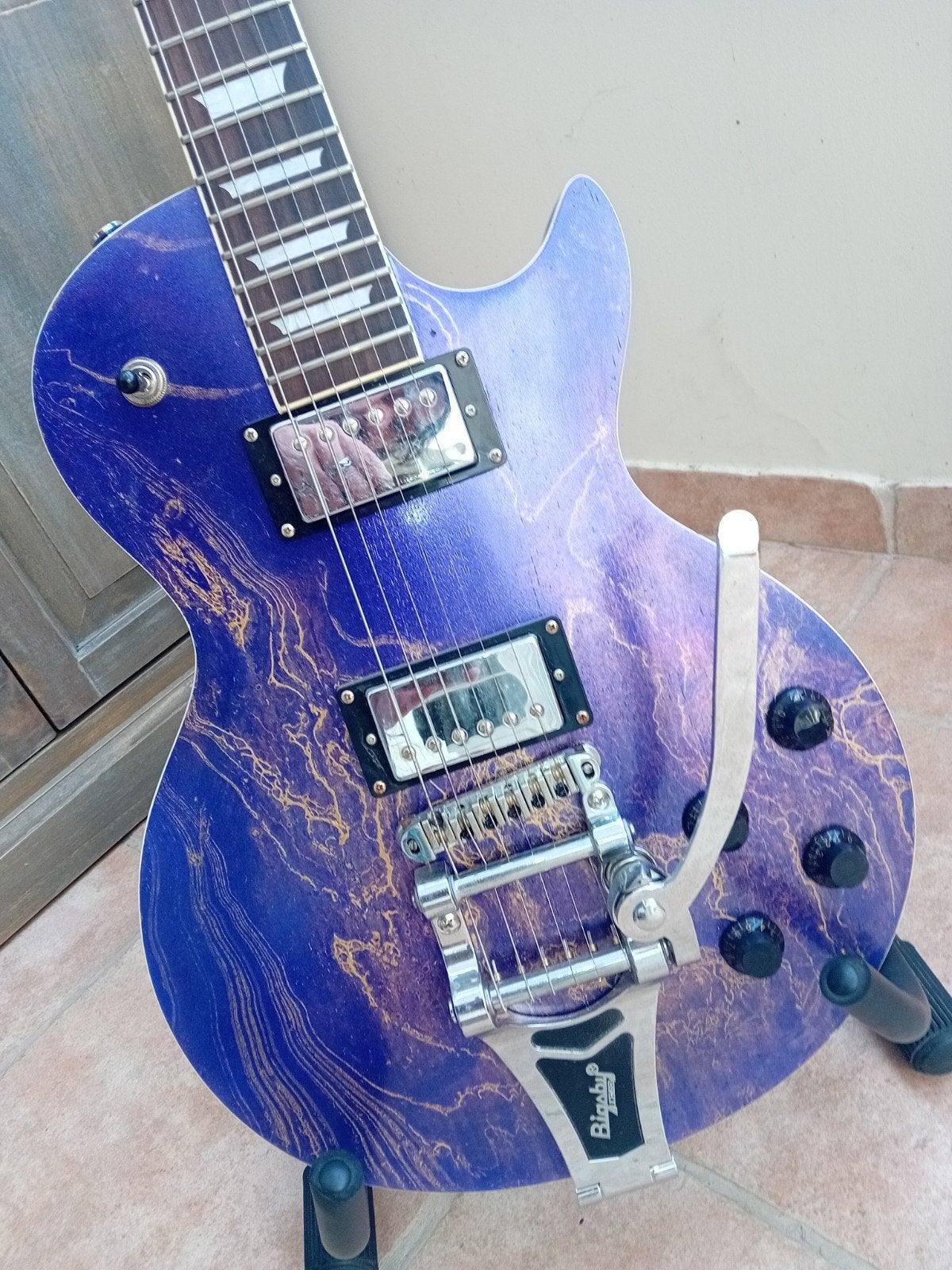 Fisher Les Paars (Epiphone Probucker pickups), Muziek en Instrumenten, Snaarinstrumenten | Gitaren | Elektrisch, Epiphone, Ophalen