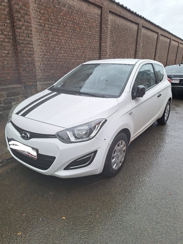 Hyundai i20 2013 benzine 181000km, Auto's, Voorwielaandrijving, Euro 5, Stof, Zwart