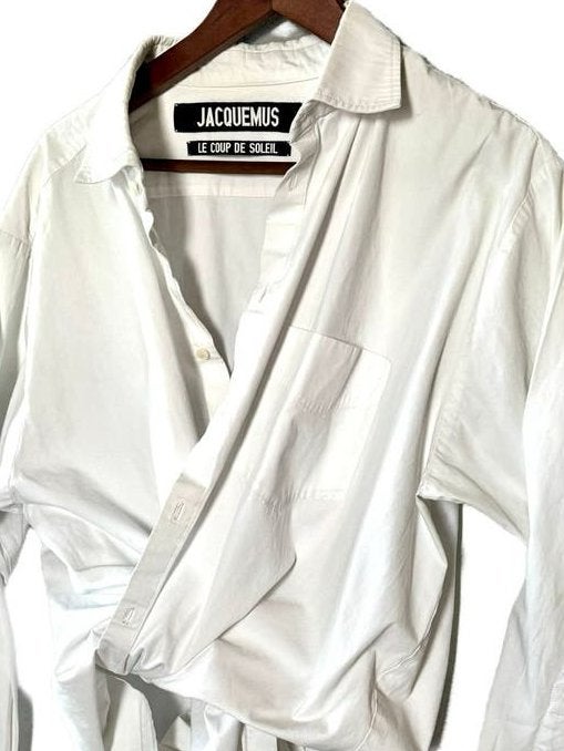 Jacquemus. Le coup de soleil Oversized Hemd Blouse Wit, Ophalen of Verzenden, Zo goed als nieuw, Maat 34 (XS) of kleiner, Wit