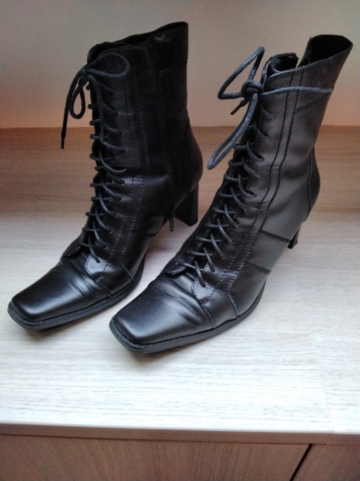 bottes en cuir taille 39 portées deux fois comme neuves, Enlèvement ou Envoi, Noir