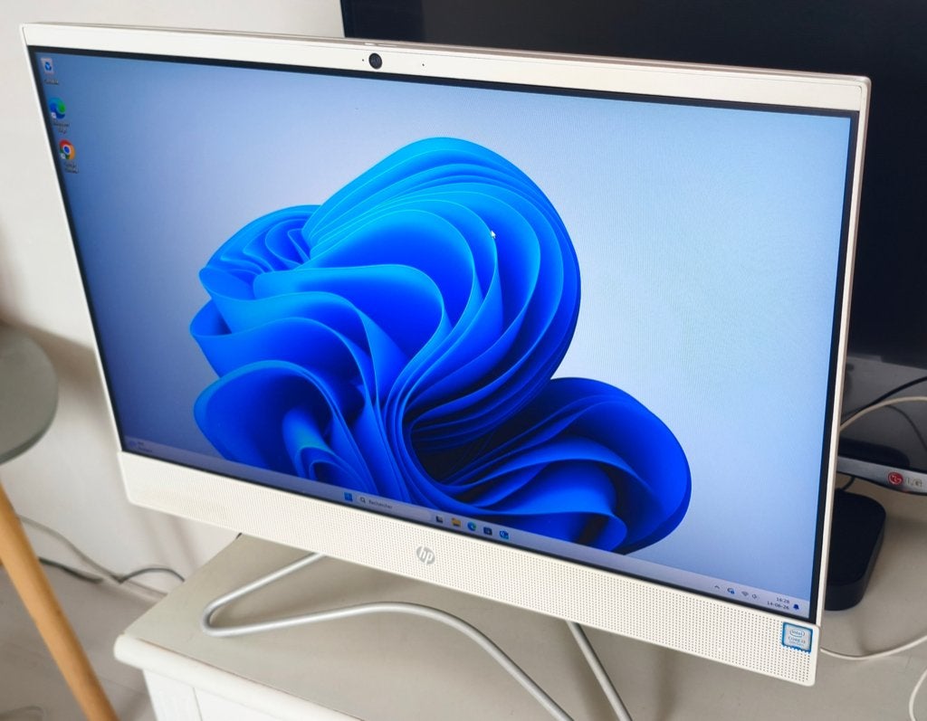 HP All-in-One 24" — Core i3 — 8 GB RAM - 240 Giga SSD, Computers en Software, Desktop Pc's, Zo goed als nieuw, 2 tot 3 Ghz, SSD