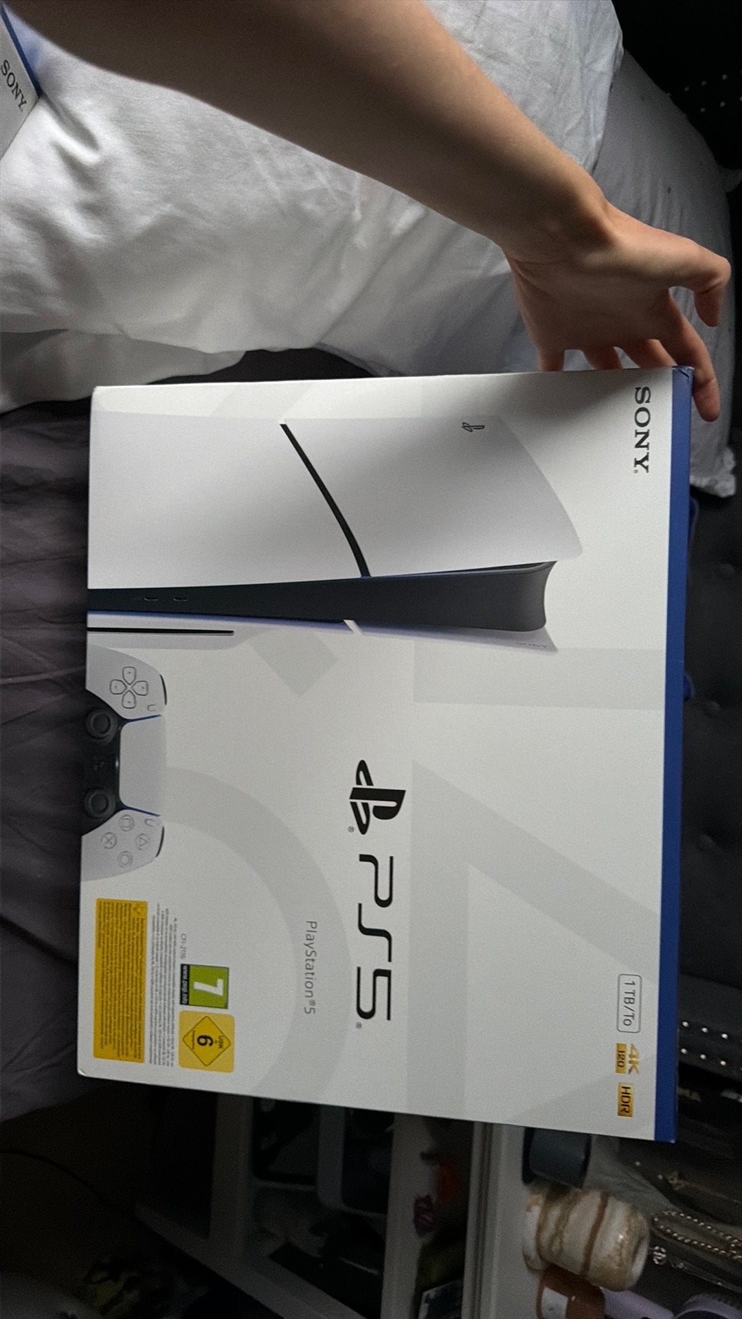 PS5 Slim 1 To + 2 manettes – NEUVE, Consoles de jeu & Jeux vidéo, Enlèvement ou Envoi, Comme neuf, Playstation 5