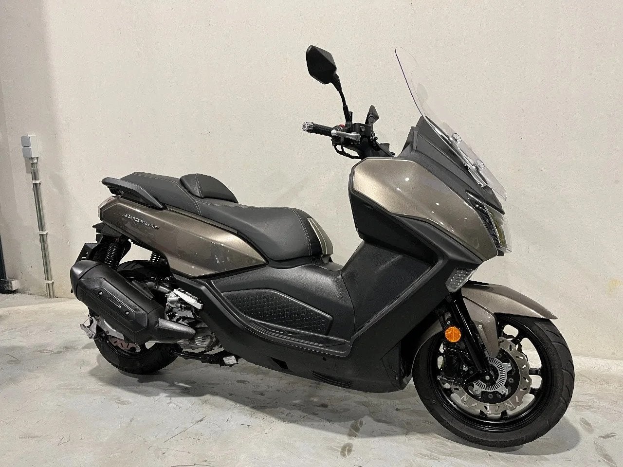 SYM Maxsym 400 BTW (bj 2021), Motoren, 400 cc, Scooter, Automaat, 12 t/m 35 kW
