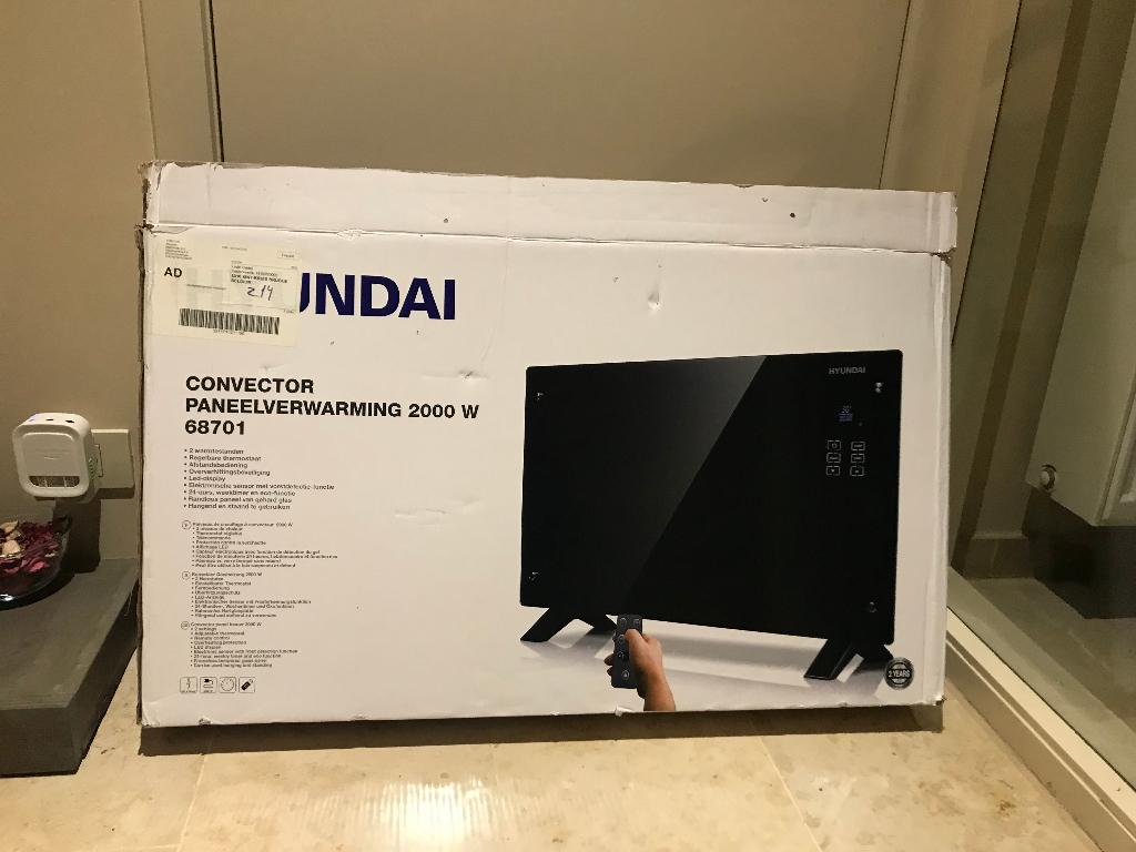 Te koop: Hyundai Convector Paneelverwarming 2000W, Ophalen, Zo goed als nieuw