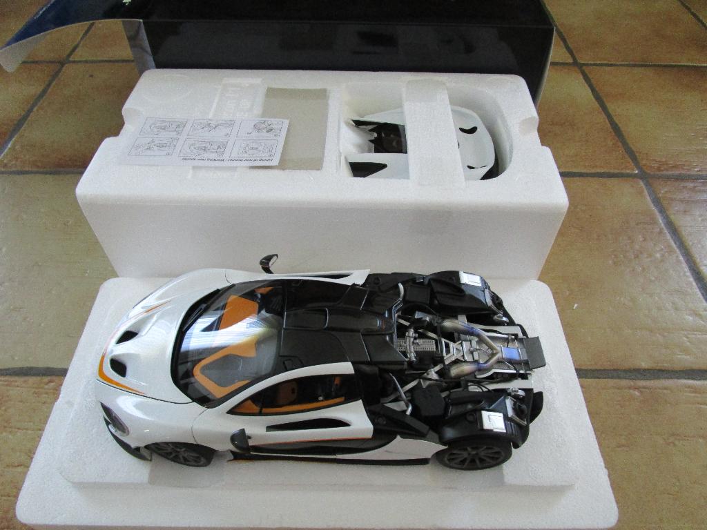 autoart 1:18 mclaren p1 alaska white, Ophalen of Verzenden, Zo goed als nieuw, Auto, Autoart