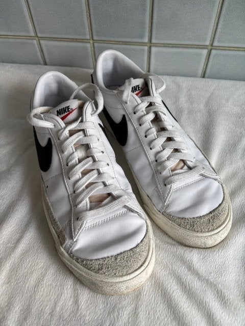 Nike blanches pointure 42,5 EUR - 8 UK - 9 US, Nike, Enlèvement, Porté, Blanc