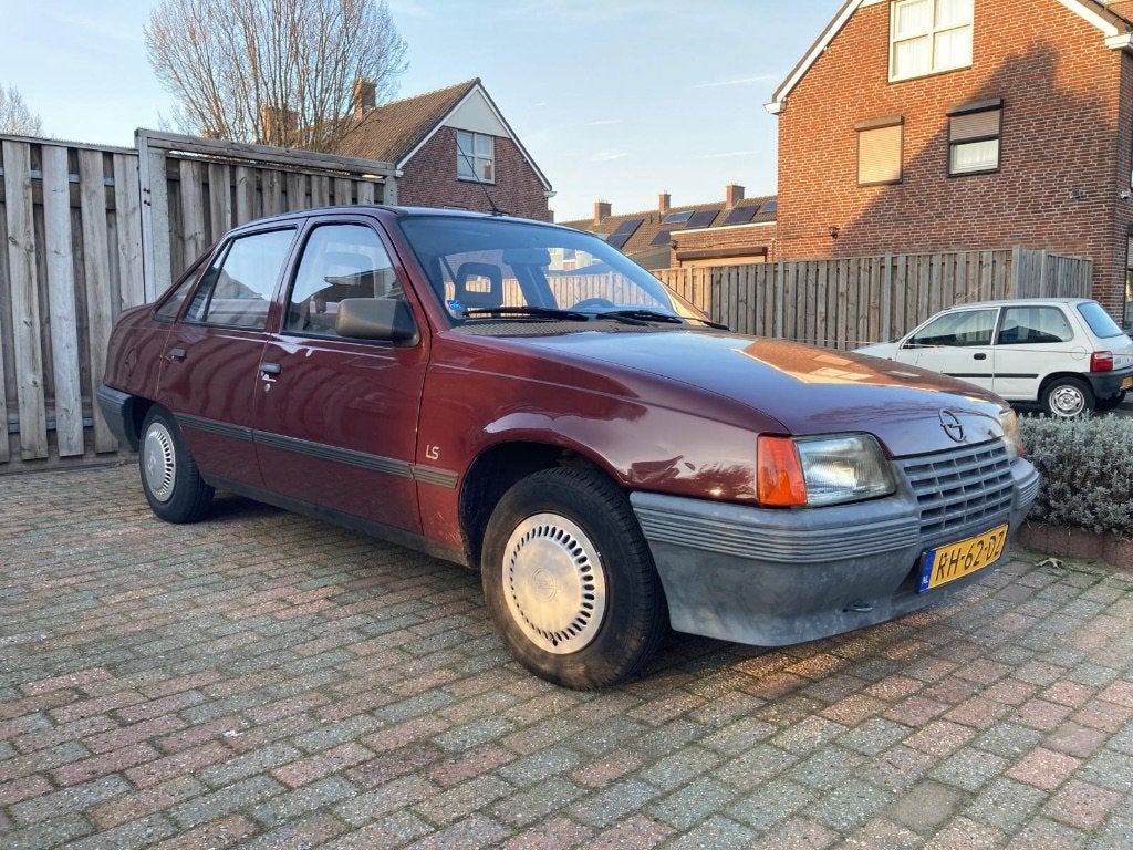 Opel kadett E 1.3 s sedan, Auto's, Particulier, Te koop, Opel, Handgeschakeld