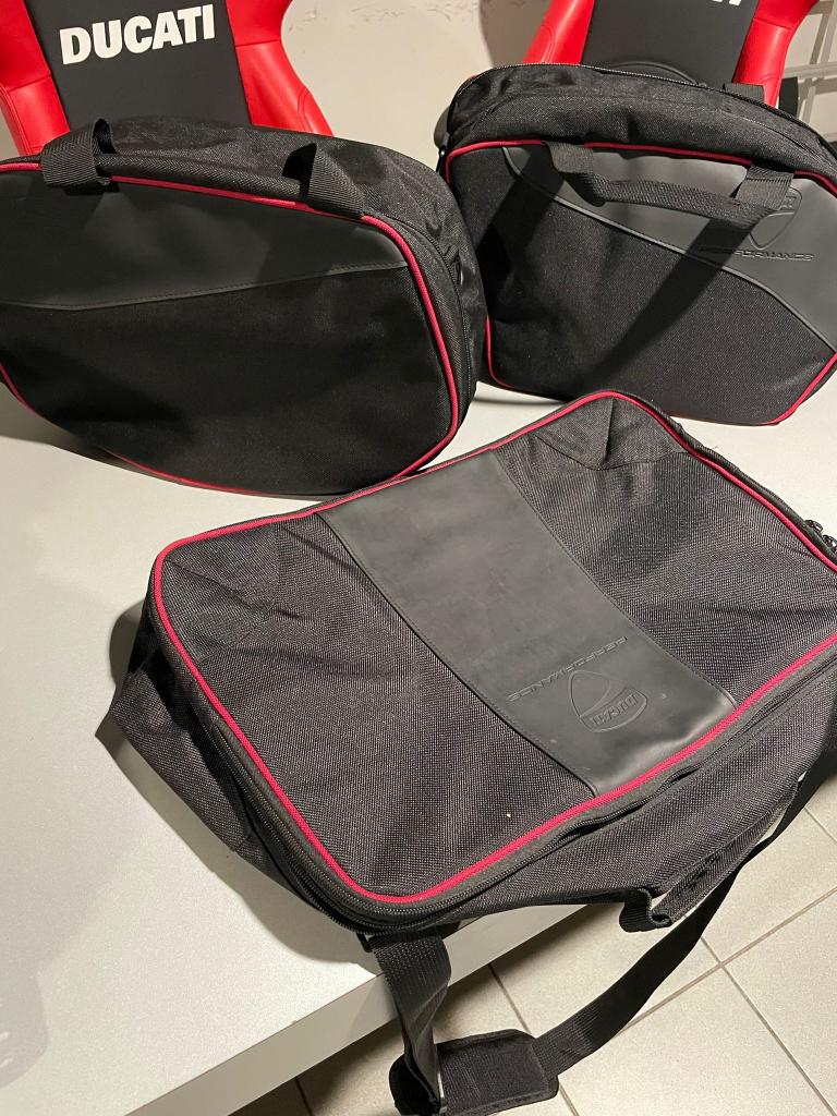 Ducati binnentassen zijkoffers en topkoffer, Motoren, Accessoires | Koffers en Tassen, Ophalen of Verzenden, Zo goed als nieuw