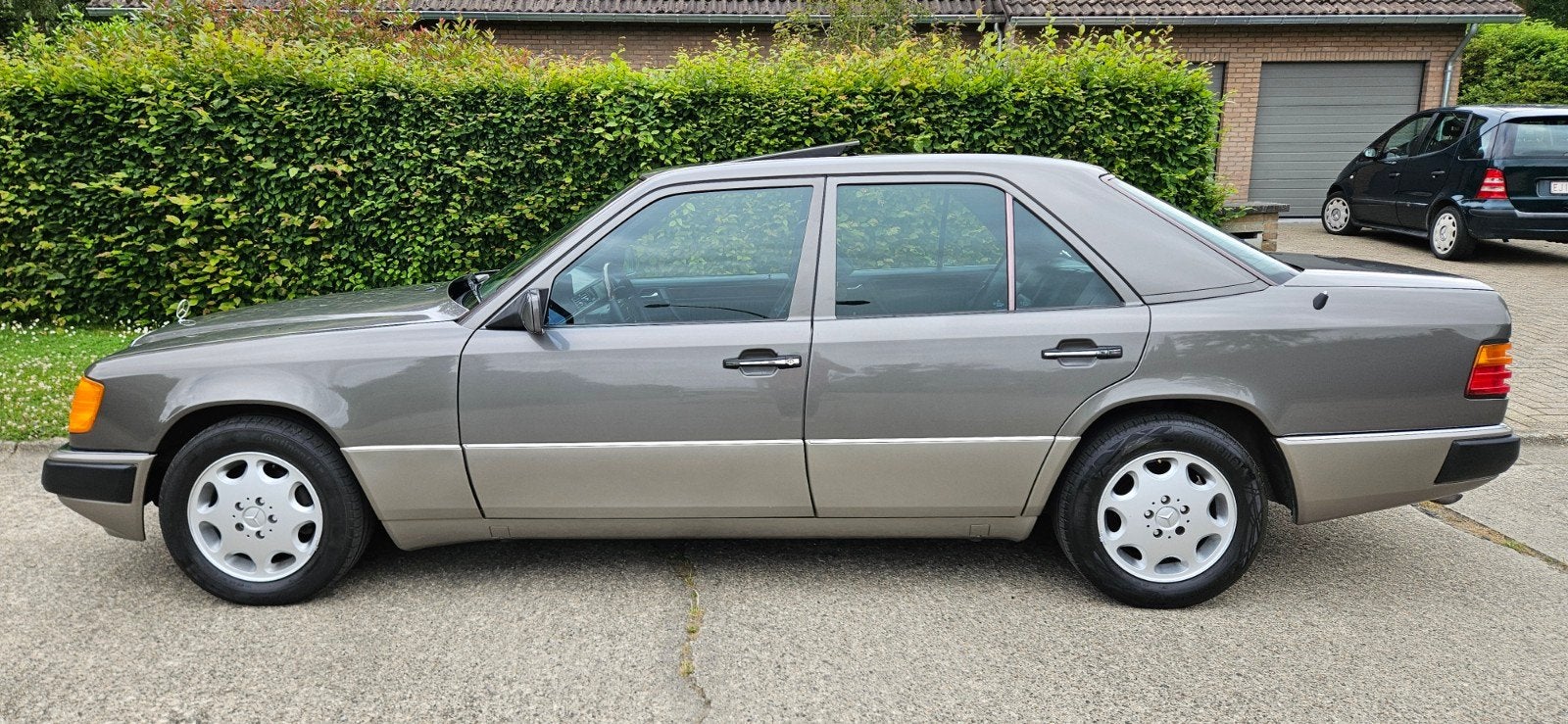 Mercedes W124 260E automatique. 77 000 km ! Collection de vo, Autos, Cuir, Achat, Série 200, Entretenue par le concessionnaire