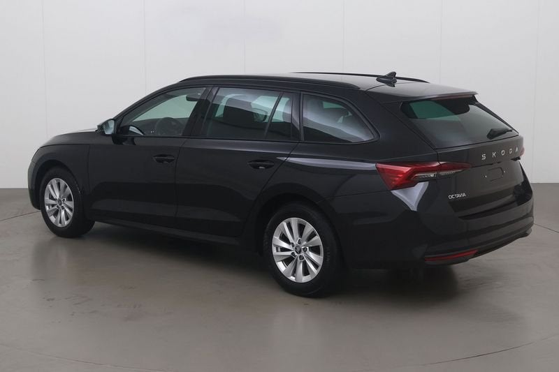 Skoda Octavia Sw 1.5 tsi etec selection 150 AT, Auto's, Skoda, Automaat, Parkeersensor, 4 cilinders, Overige bekleding