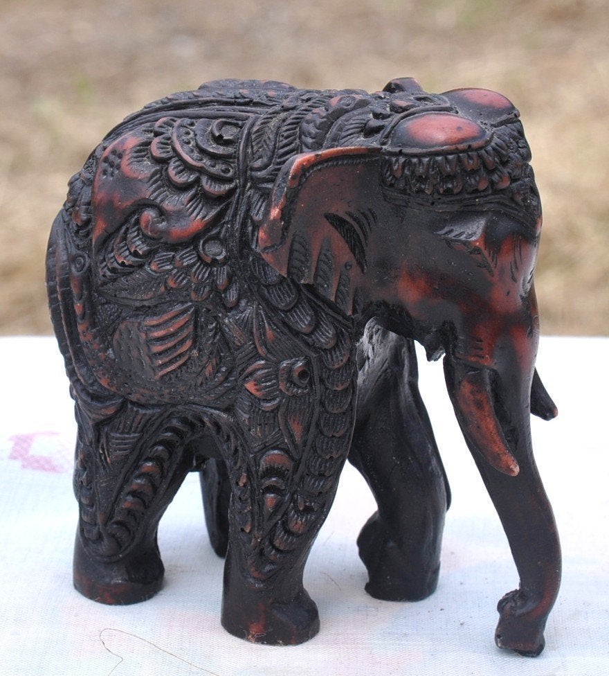 elephant en resine, Collections, Statues & Figurines, Utilisé, Animal, Enlèvement ou Envoi