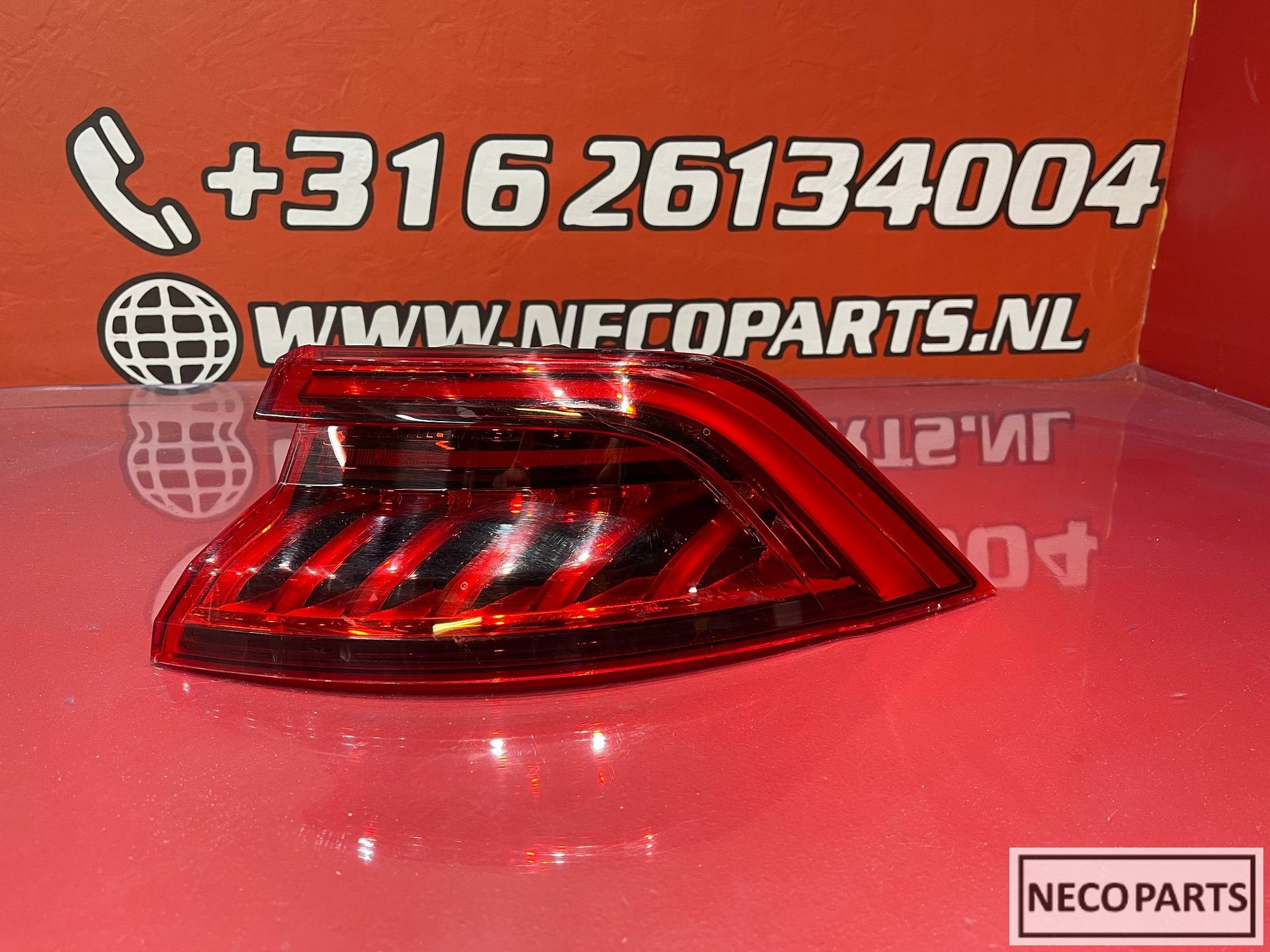 AUDI Q8 4M945070B ACHTERLICHT ORIGINEEL ALLES LEVERBAAR, -, Audi, Utilisé, -