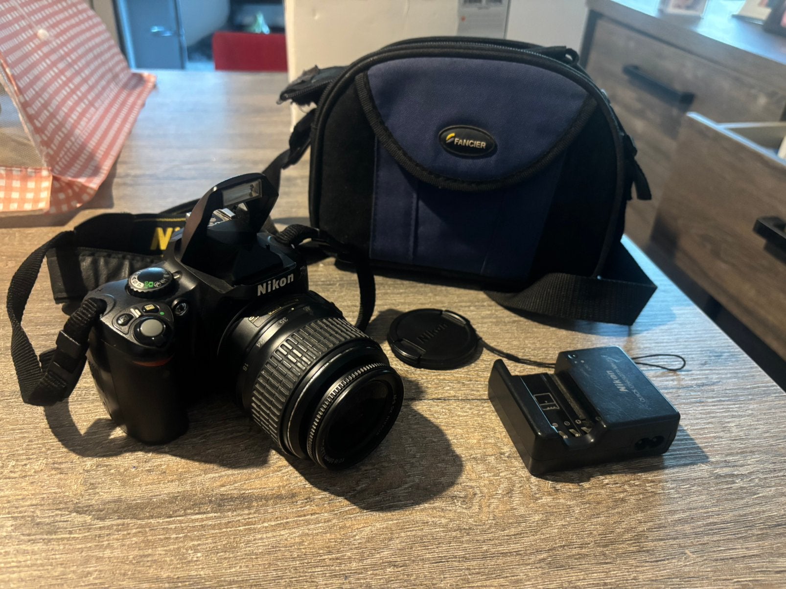 Nikon D40 + 18-55mm lens – €100, Audio, Tv en Foto, Fotocamera's Digitaal, Ophalen, Zo goed als nieuw, Nikon