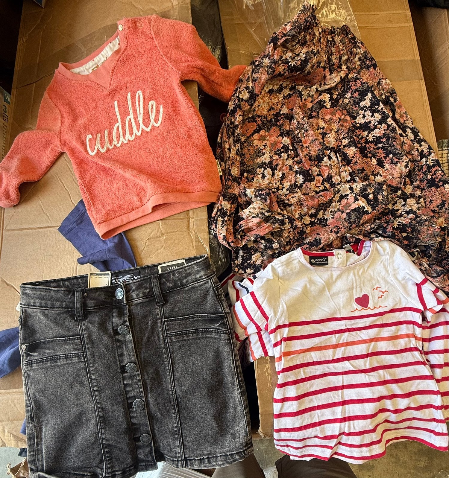 Partij kinderkleding nieuw met labels, Enlèvement ou Envoi, Textile