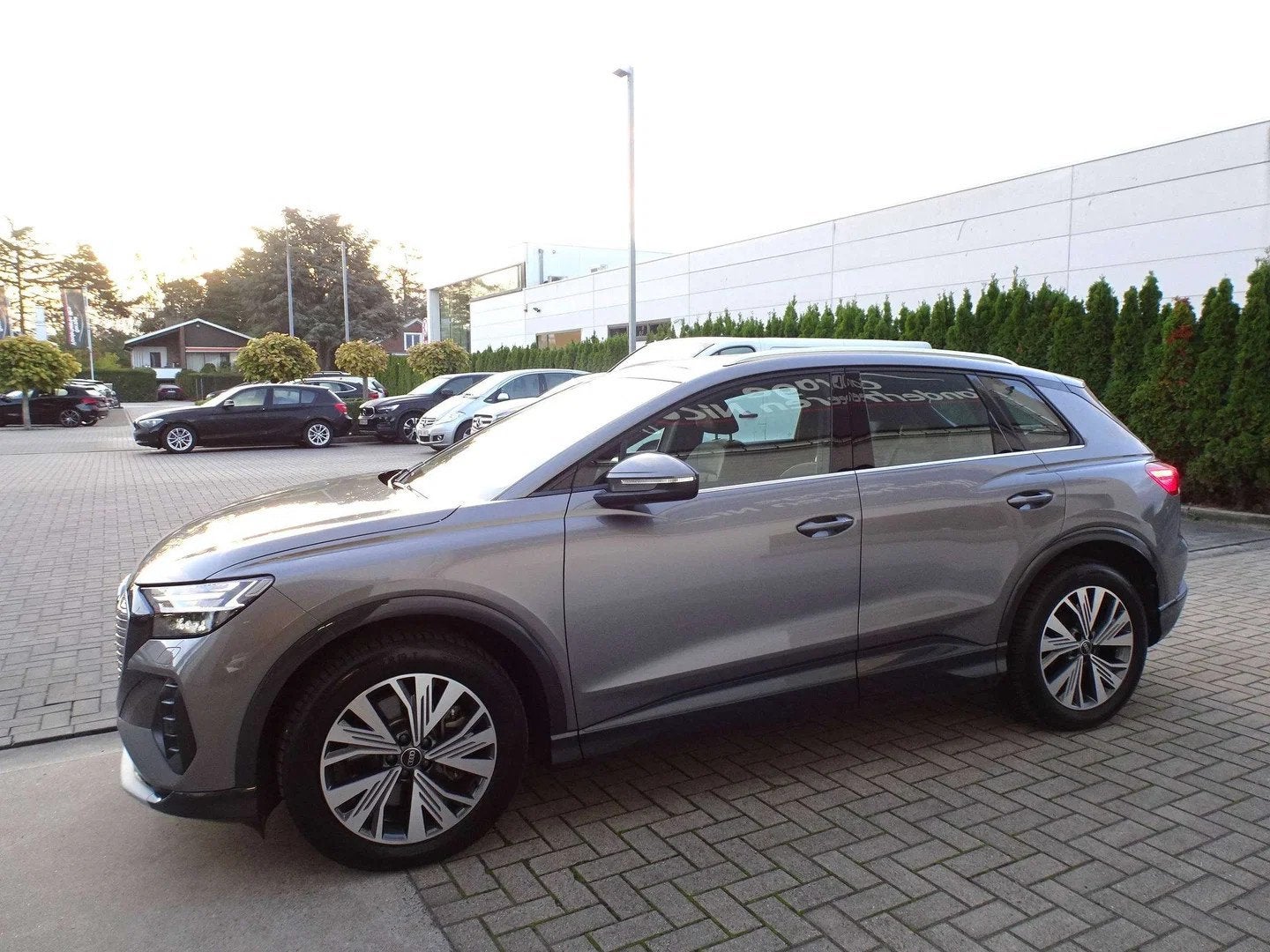 Audi Q4 e-tron 40 Advanced 83KWh CARPLAY,CAMERA,TREKHAAK,LED, Cuir, Argent ou Gris, Achat, Entreprise