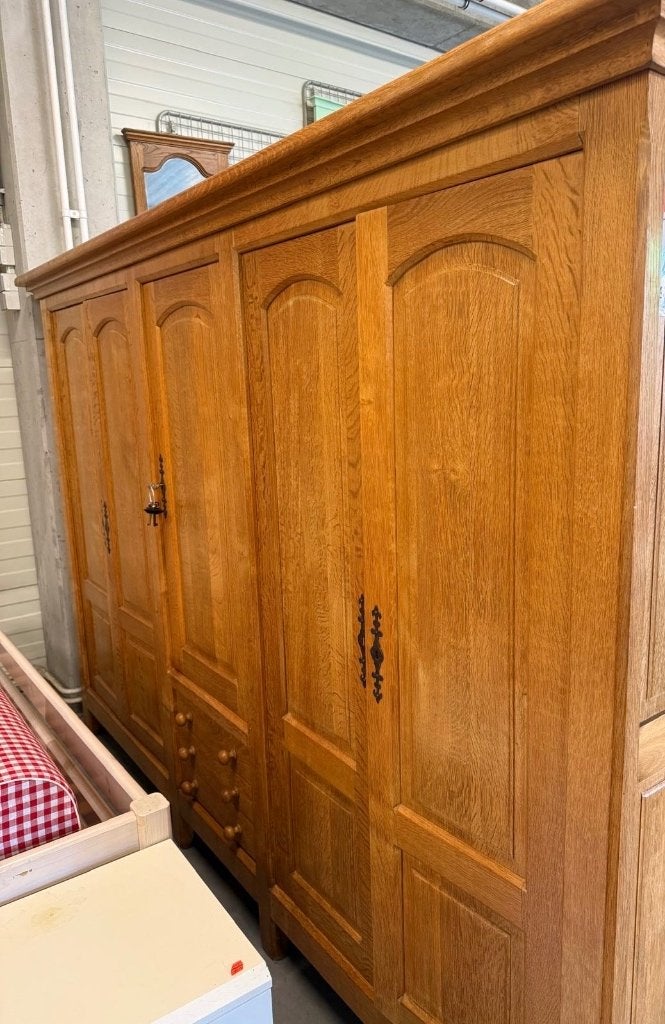Houten antieke kledingkast, Ophalen