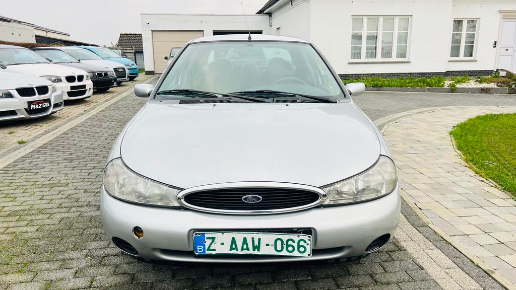 Ford Mondeo 1.8i BENZINE * AUTOMAAT * GEKEURD VR VERKOOP, Auto's, Automaat, Mondeo, Bedrijf, Berline