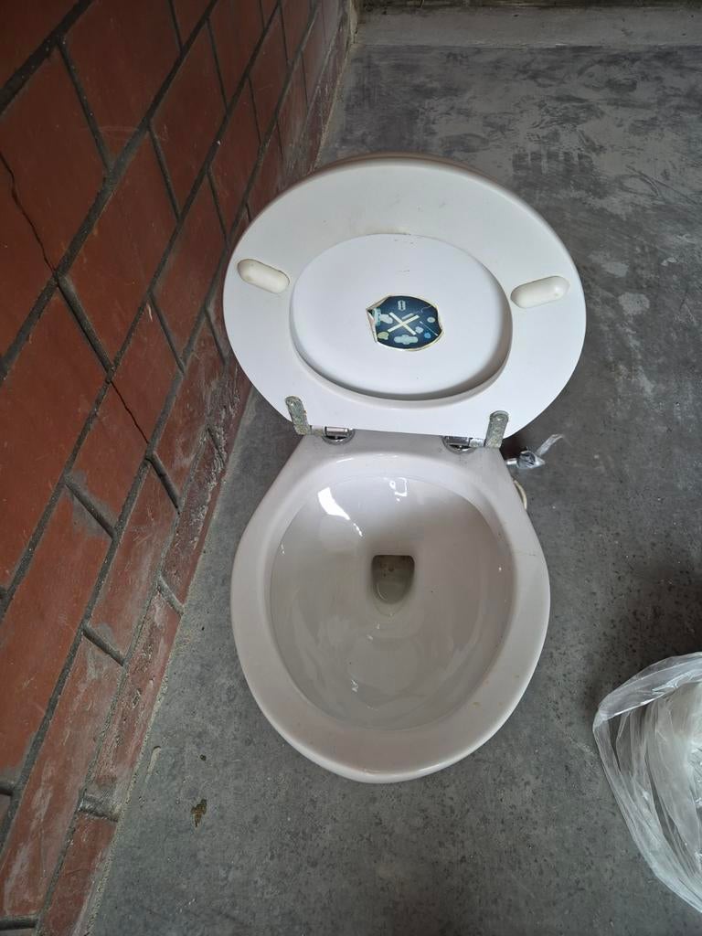 Toilet met vergruissysteem, Enlèvement